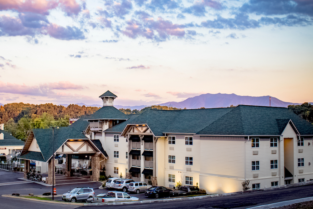 The Lodge at Five Oaks hotel in Sevierville Tennessee