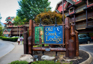 Gatlinburg hotel sign that reads "Old Creek Lodge"